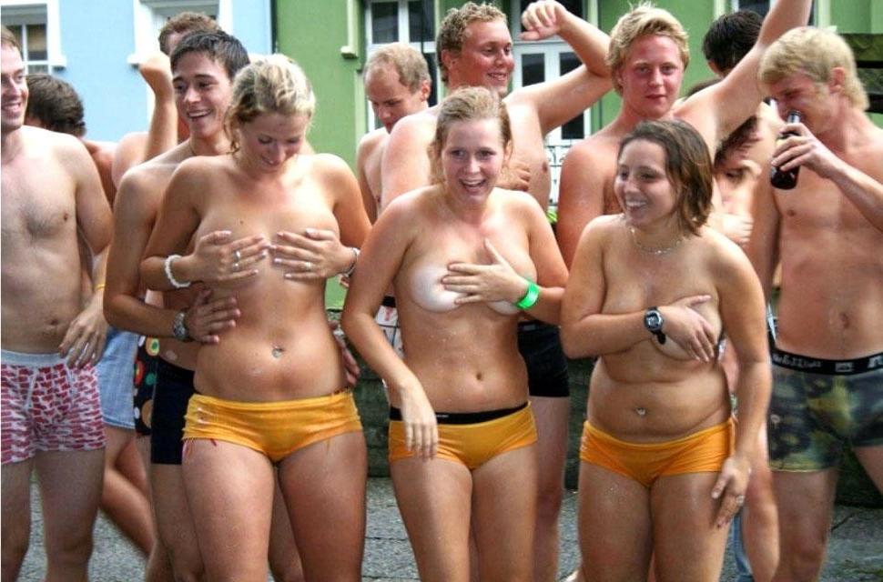 15P Many pretty amateur teens undressing and posing