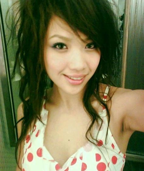 16P My sexy girl is caught on amateur cam rubbing her hot body