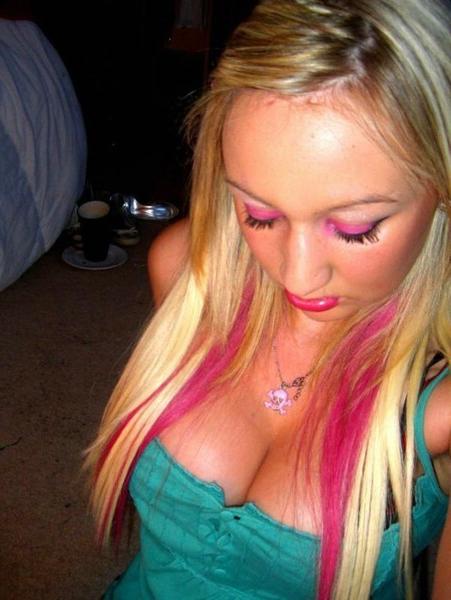 16P My sexy girl is caught on amateur cam rubbing her hot body