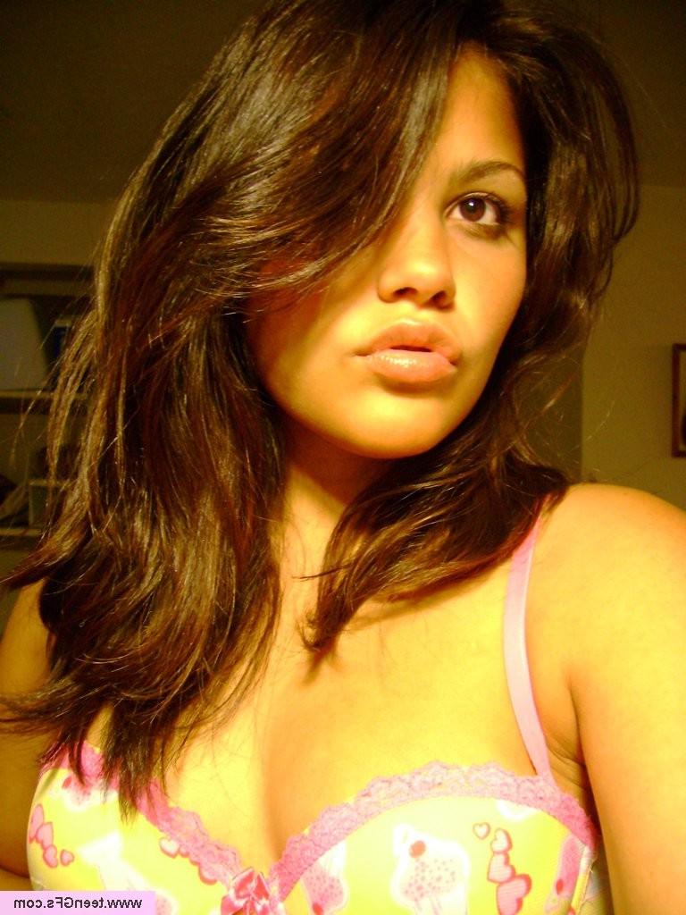 15P Cute amateur teen showing her tits