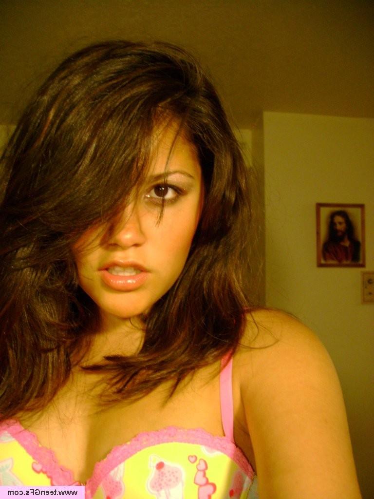 15P Cute amateur teen showing her tits