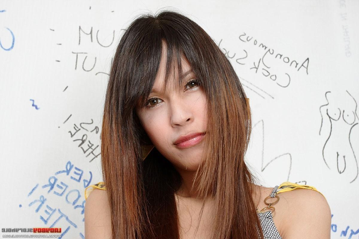 12P Gloryhole ladyboy whore sucks and fucks for cash