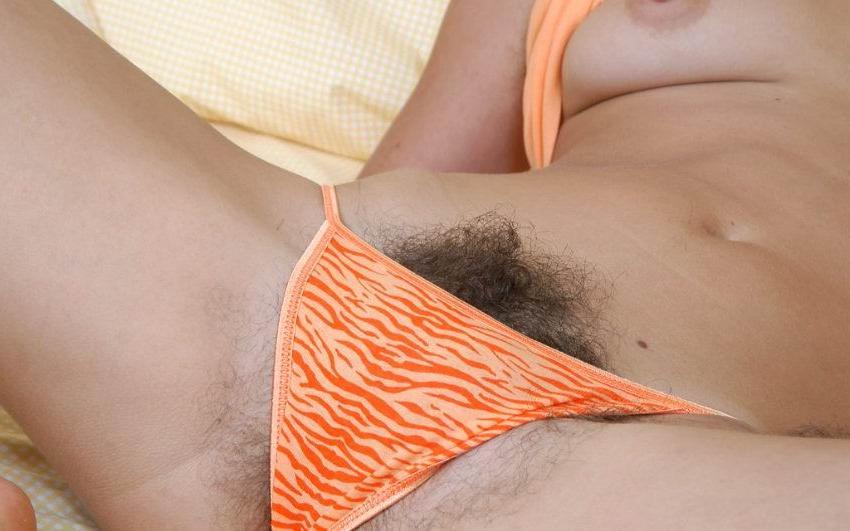 20P Kinky amateur teen showing her hairy pussy