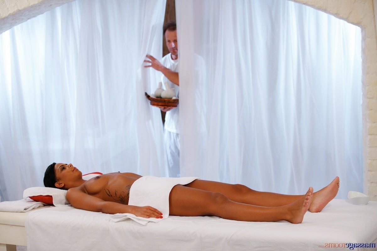 15P Gorgeous ebony babe fucked by lucky masseur during massage