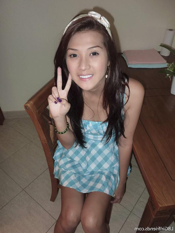 15P Amateur Ladyboy Girlfriends Flirting Flashing And Exposing Shemale Bodies