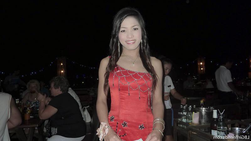 15P Amateur Ladyboy Girlfriends Flashing On The Streets Of Bangkok Shemale Babes