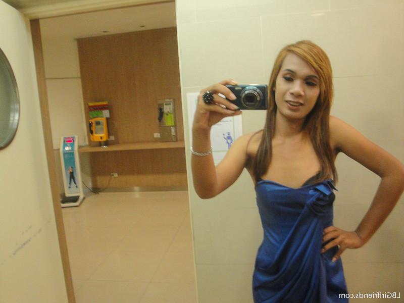 15P Sweet Amateur Ladyboy Girlfriend Flashing Her Big Shemale Dick