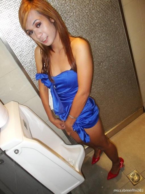 15P Sweet Amateur Ladyboy Girlfriend Flashing Her Big Shemale Dick