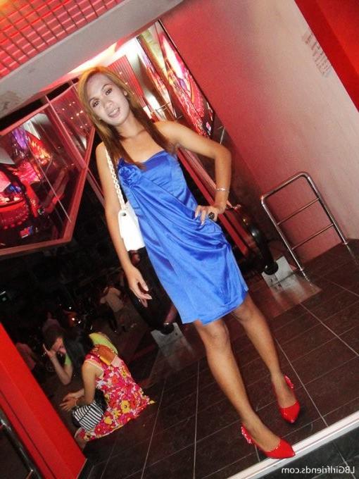 15P Sweet Amateur Ladyboy Girlfriend Flashing Her Big Shemale Dick