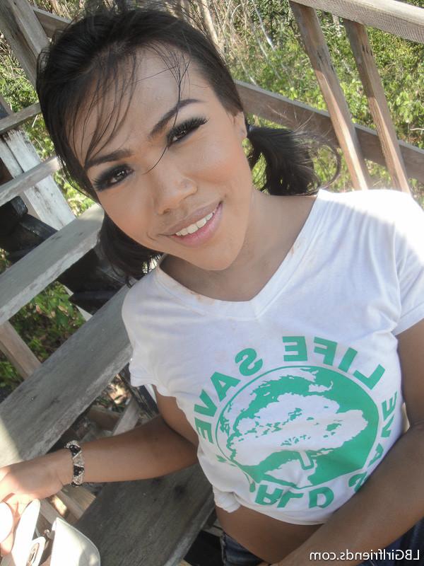 15P Hot Amateur Ladyboy Girlfriend Sucking Cock And Flashing Sexy Shemale