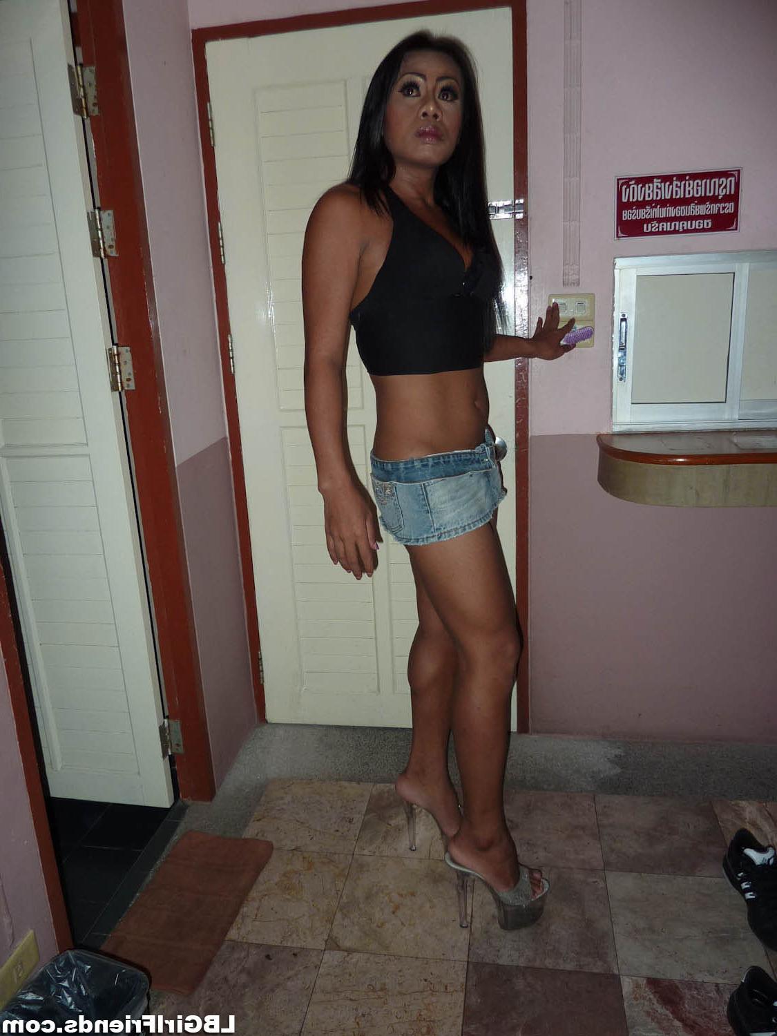 14P Big butt Ladyboy rims and barebacked by her boyfriend