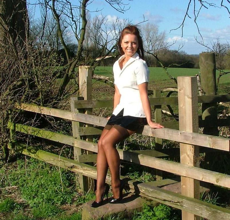 15P Amateur milf in stockings and stilettos