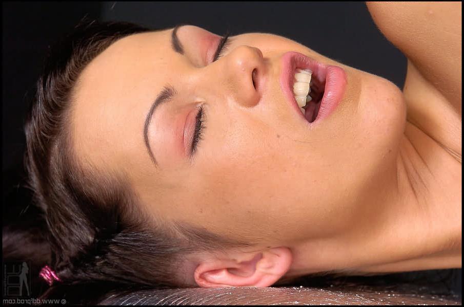 16P Angelina Crow fucked by a sex machine
