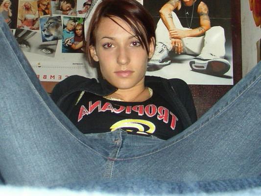 15P Amateur teen masturbates for the camera