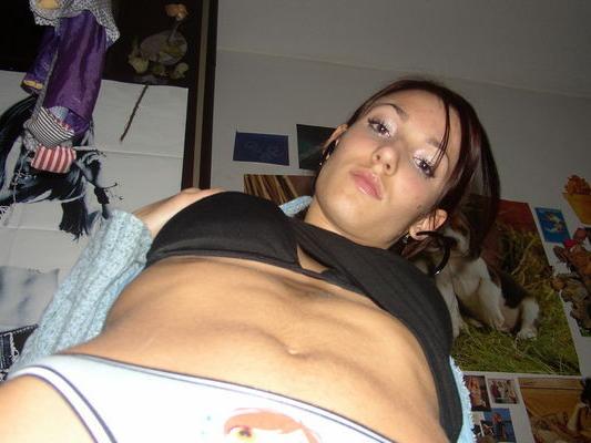 15P Amateur teen masturbates for the camera
