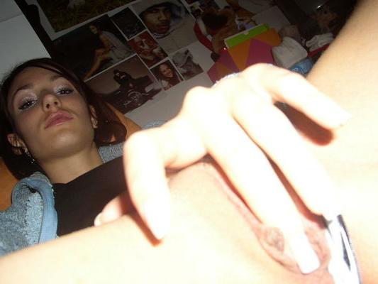 15P Amateur teen masturbates for the camera