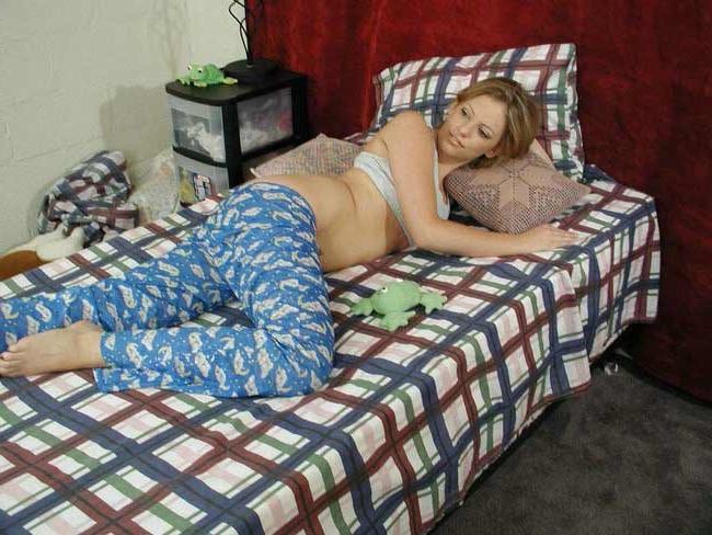 15P Amateur teen with dildo