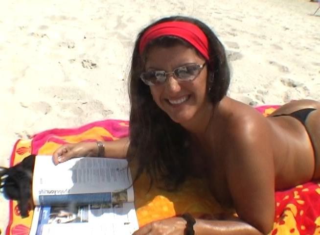 16P hot amateur milf picked on the beach knows how to fuck right