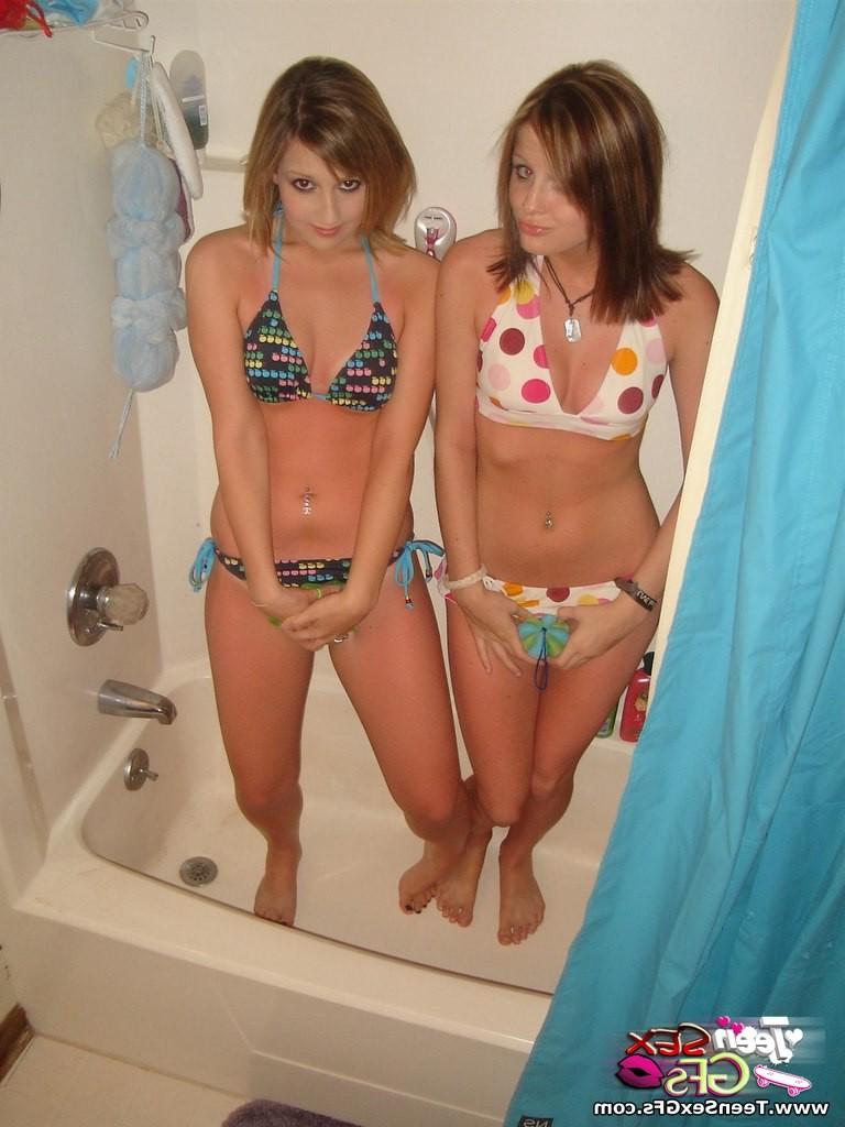 8P Amateur teen girlfriends in mini bikini