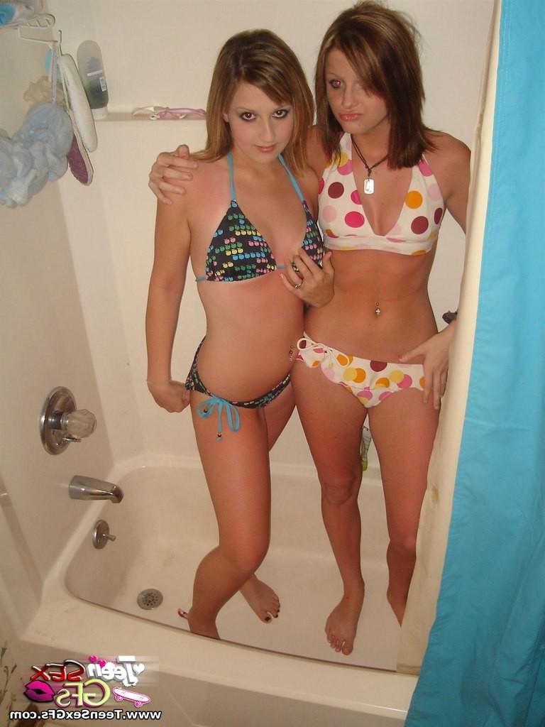 8P Amateur teen girlfriends in mini bikini