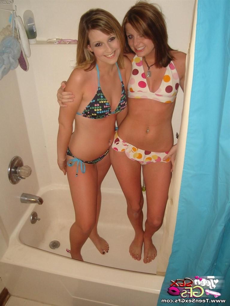 8P Amateur teen girlfriends in mini bikini