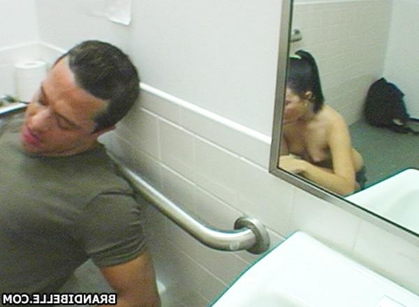 16P brandi belle giving a head in gastation bathroom-amateur teen