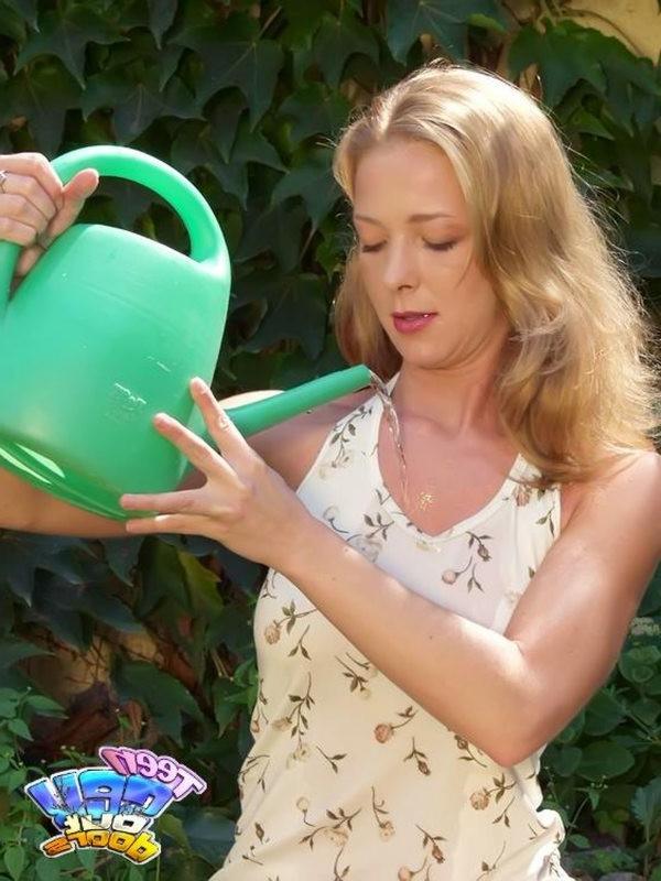 15P Amateur teen gets naked during her garden work