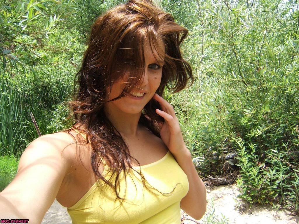 15P Amateur teen girlfriend snaps nude homemade selfpix while hiking