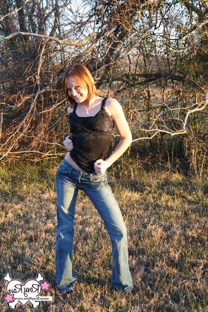 16P Amateur teen girl stripping outside