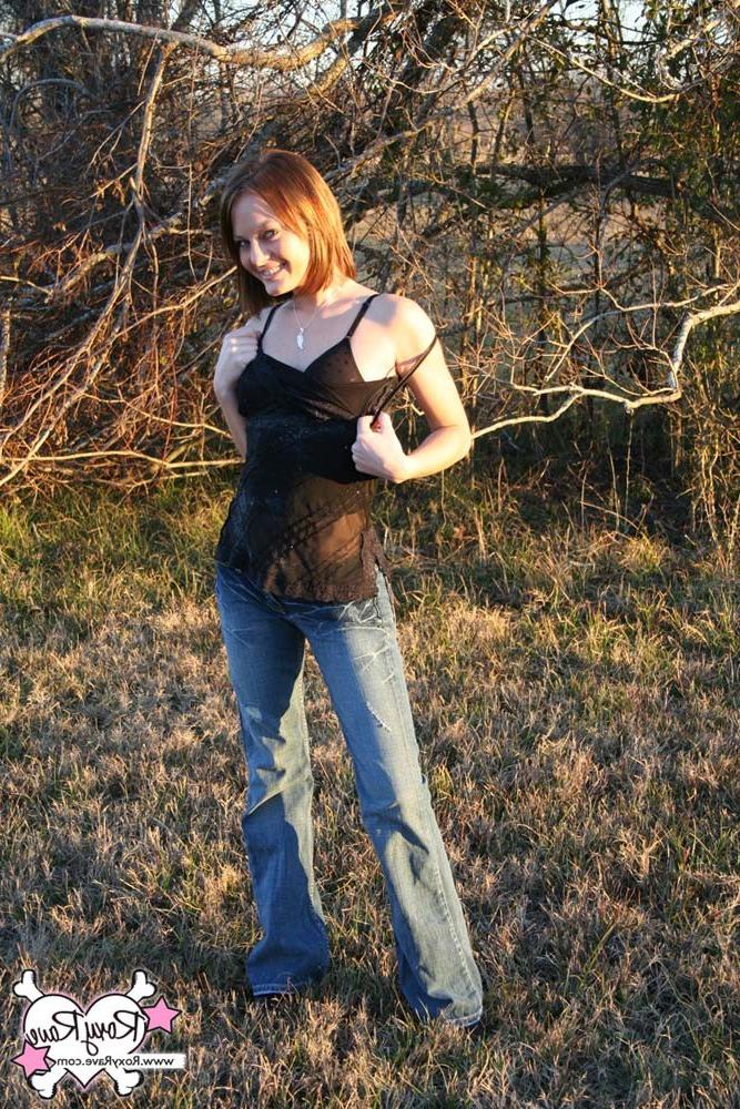 16P Amateur teen girl stripping outside