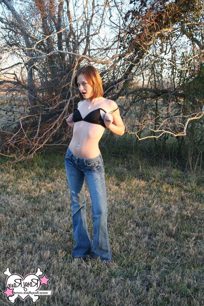 16P Amateur teen girl stripping outside