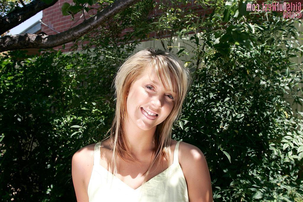 16P Beautiful blonde girl next door amateur teen outdoor stripping