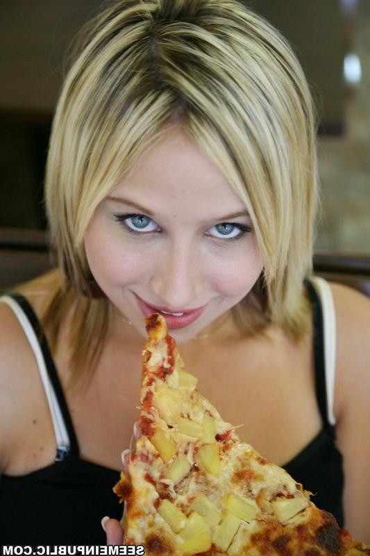 16P Kinky broke blonde amateur getting fucked for cash and pizza