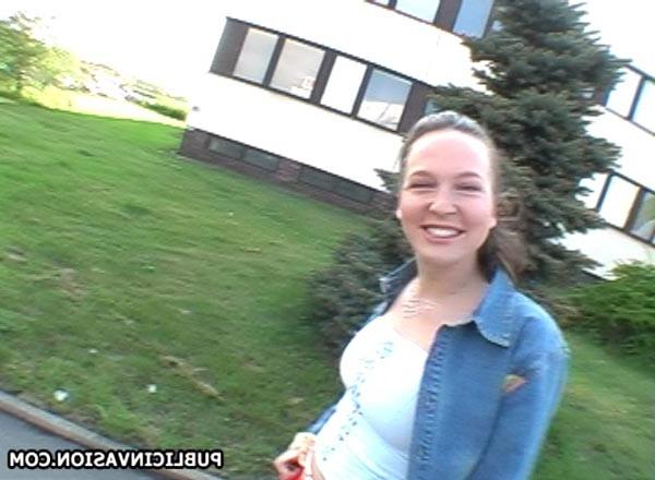 16P She wanted to do it in the middle of the street-amateur teen 