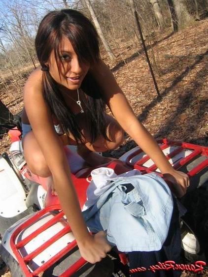 16P amateur teen babe Raven Riley posing outside