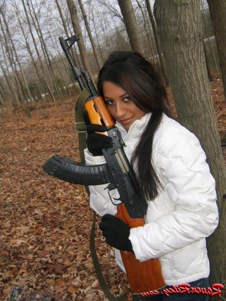 16P Amateur teen babe with a gun outside