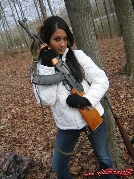 16P Amateur teen babe with a gun outside