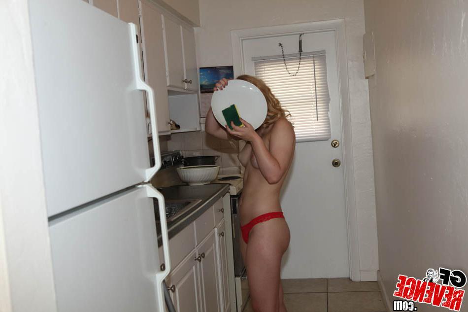 15P Amateur teen GF washing dishes naked and spreading
