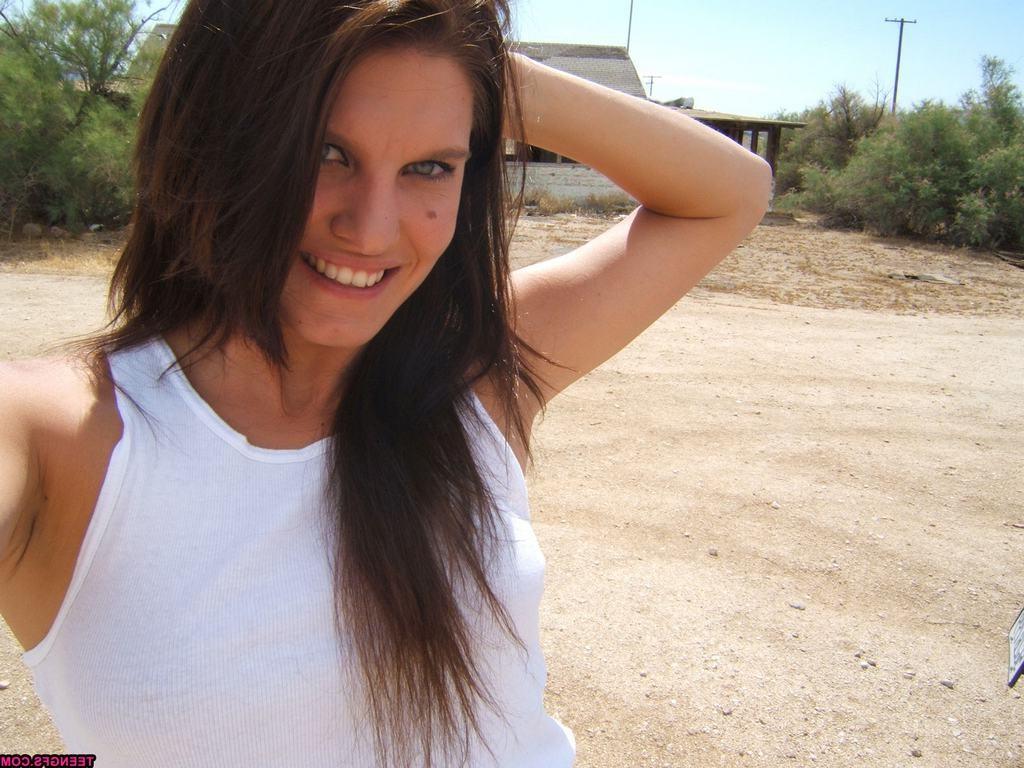 15P Delicious amateur teen girlfriend shows her pussy