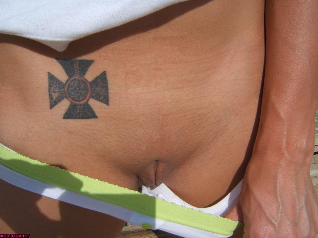 15P Delicious amateur teen girlfriend shows her pussy