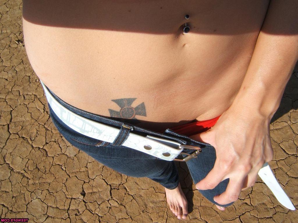 15P Amateur teen girlfriend snaps pix of herself alone in the desert