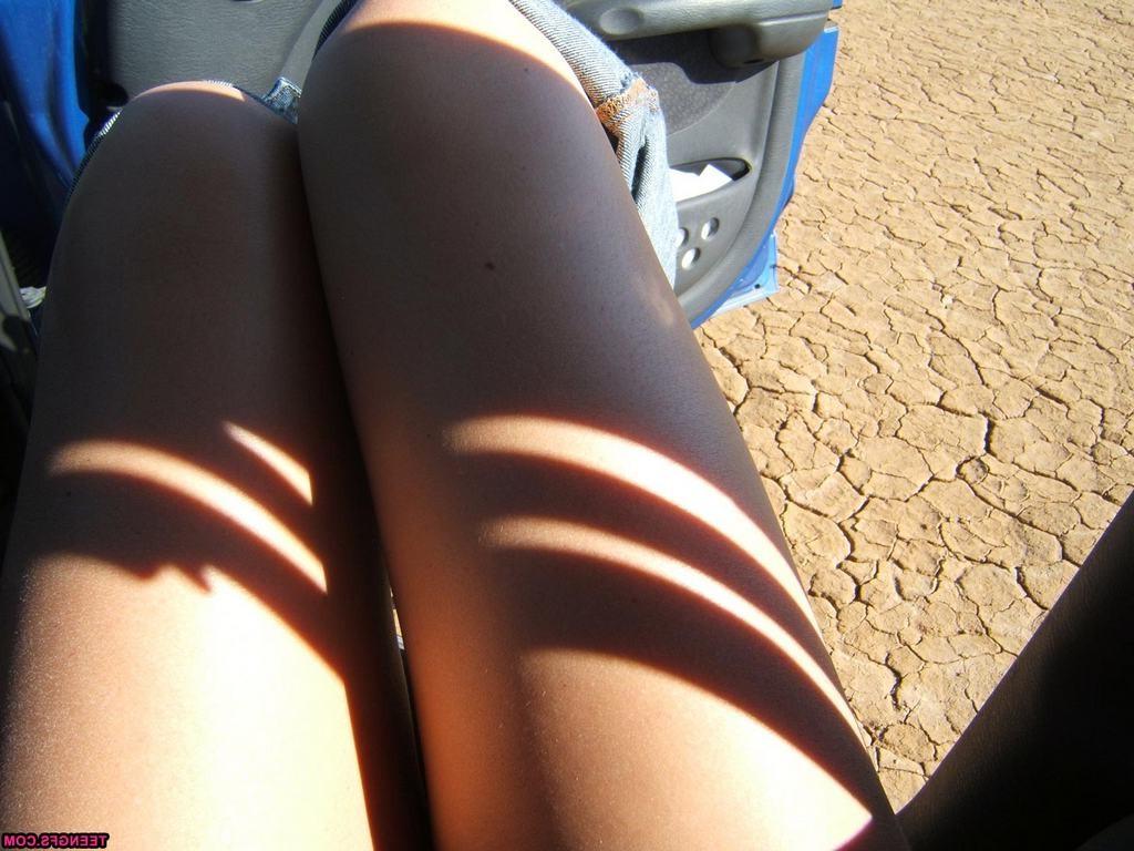15P Amateur teen girlfriend snaps pix of herself alone in the desert
