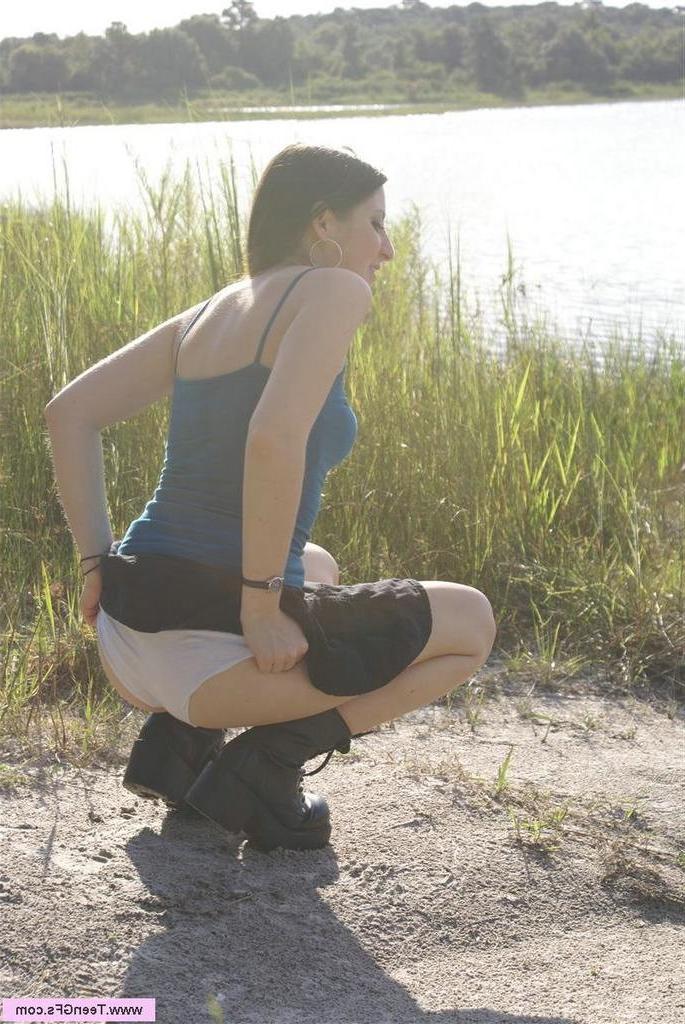 15P Homemade photoz of real amateur teen GF outdoors