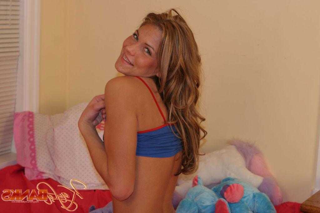 16P Amateur teen topless in panties