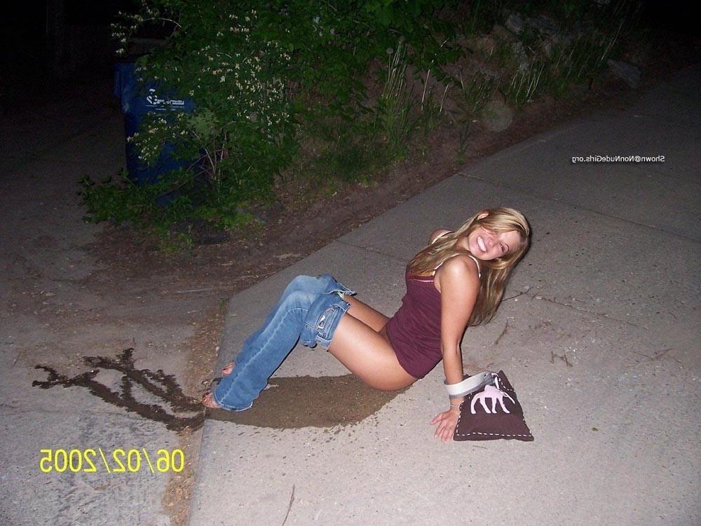 20P Amateur teen girls peeing