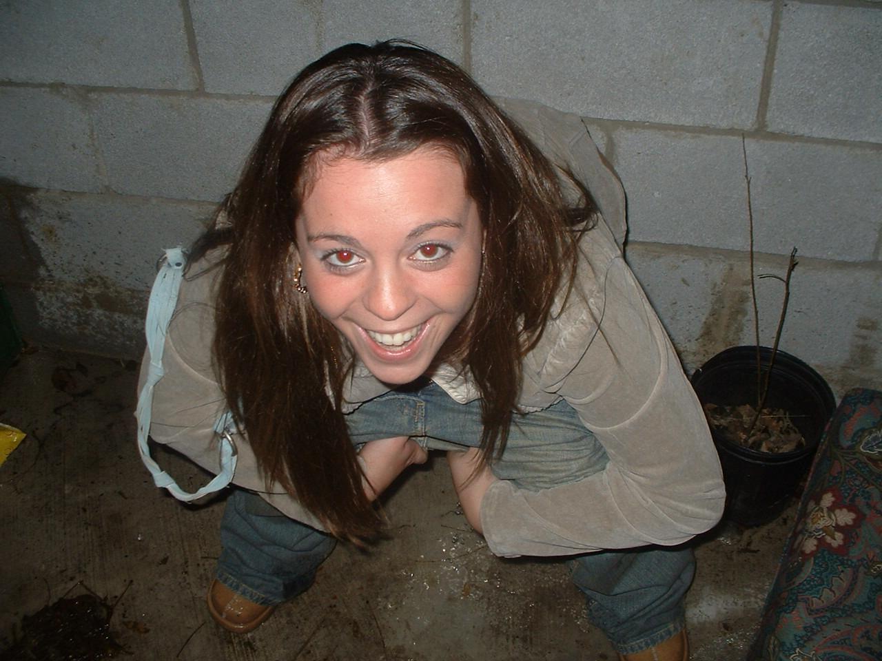 20P Amateur teen girls peeing