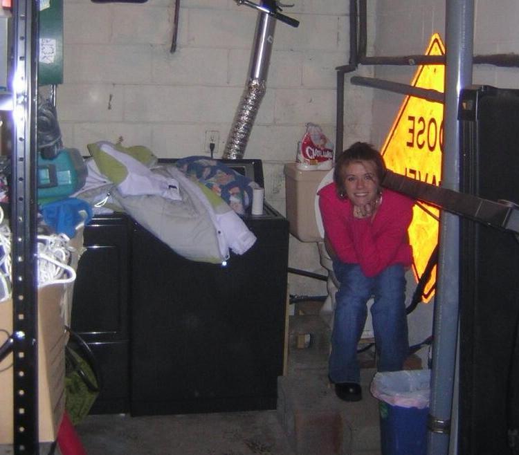 20P Amateur teen girls peeing