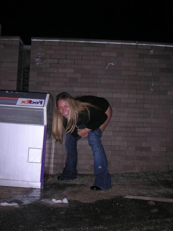 20P Amateur teen girls peeing