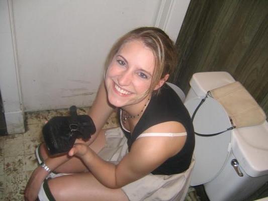 20P Amateur teen girls peeing