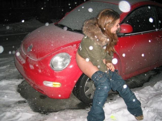 20P Amateur teen girls peeing